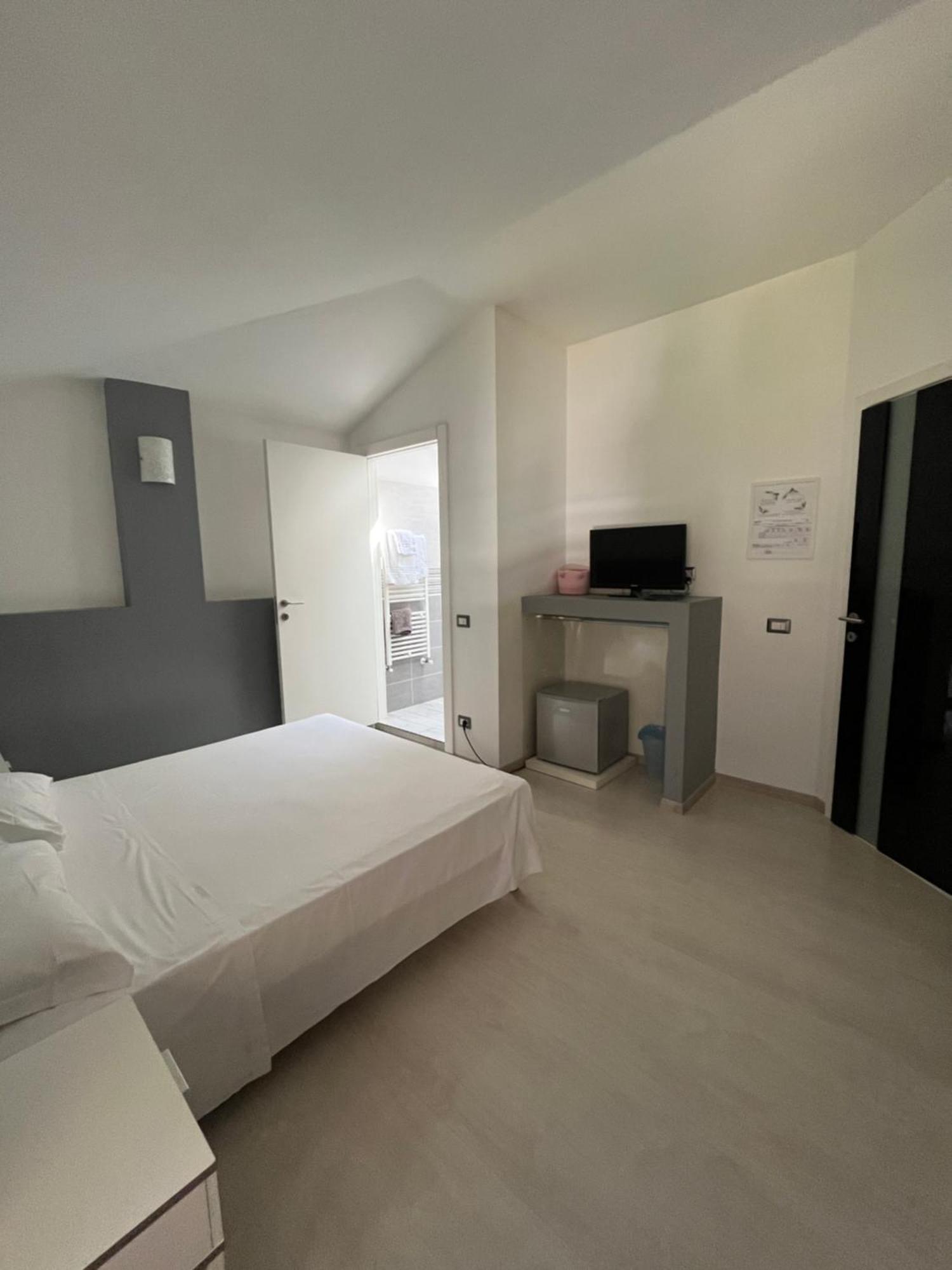 Bella Vita Guesthouse Arona Extérieur photo